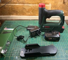 Bosch UNIVERSAL TACKER 18V-14